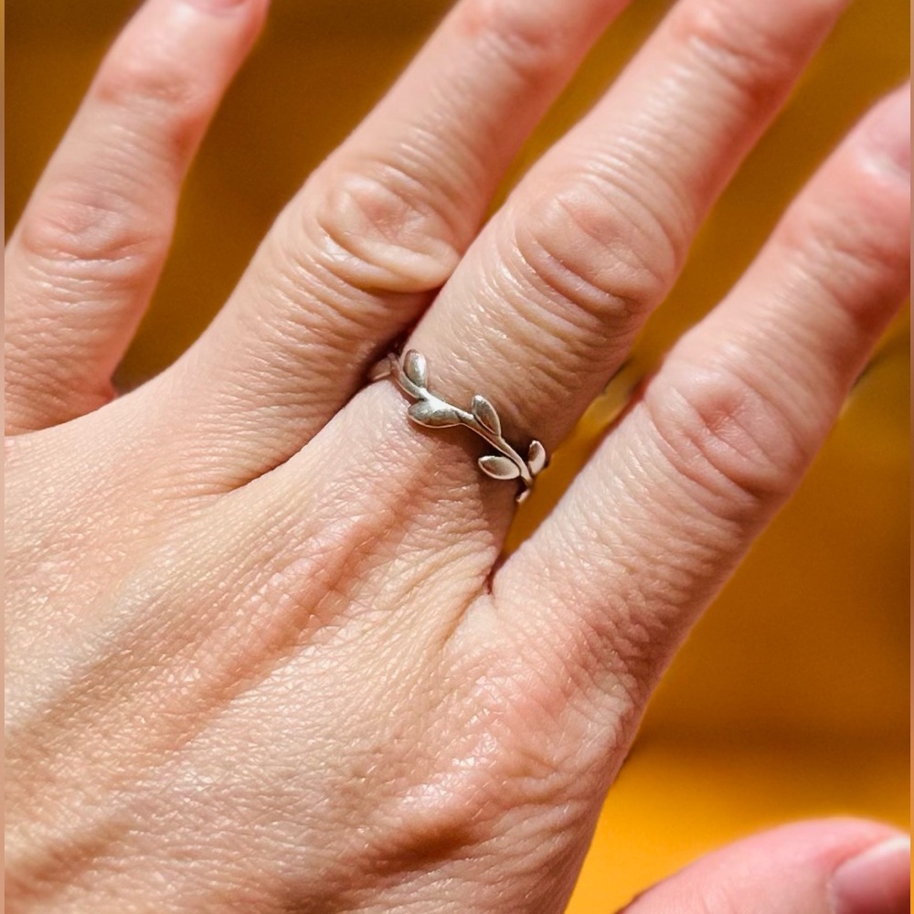 TIFFANY & CO Paloma Picasso
Olive Leaf Band Ring - Picture 5 of 6